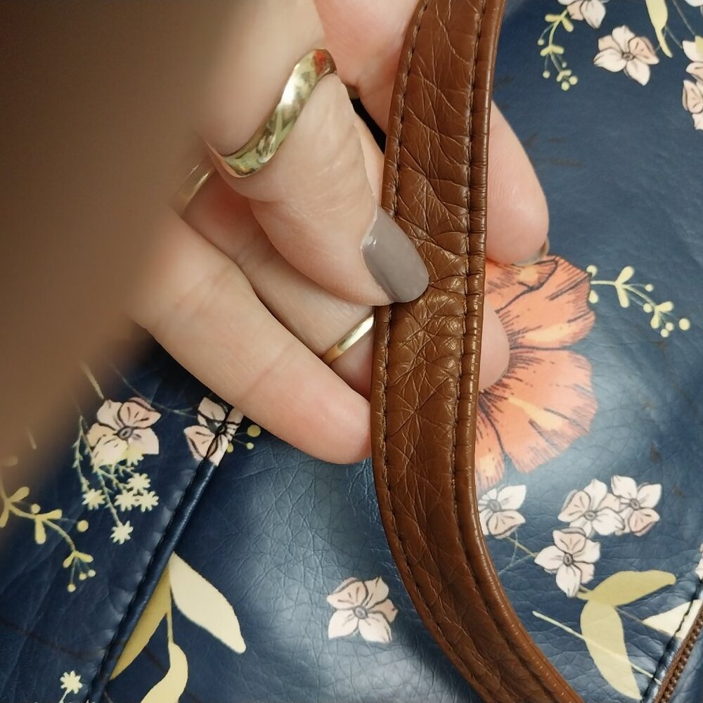 3358 Small Bueno Crossbody in Navy and Brown Print. - Picture 6 of 12